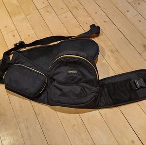 Tushbaby Baby hip carrier in black with gold zippers